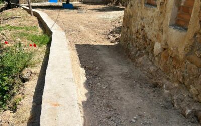 OBRAS DE SANEAMIENTO Y PAVIMENTACIÓN EN VALDELAGUA.